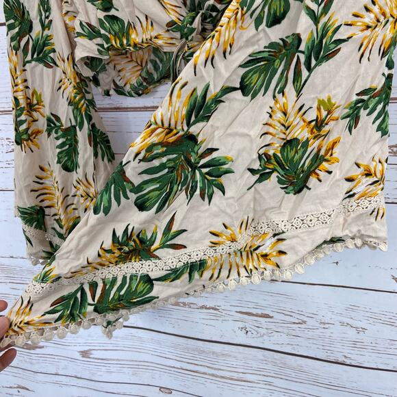 Windsor L Tropical Floral Palm Tree Tie Up Front Long Flare Sleeve Crop Top - Picture 3 of 7